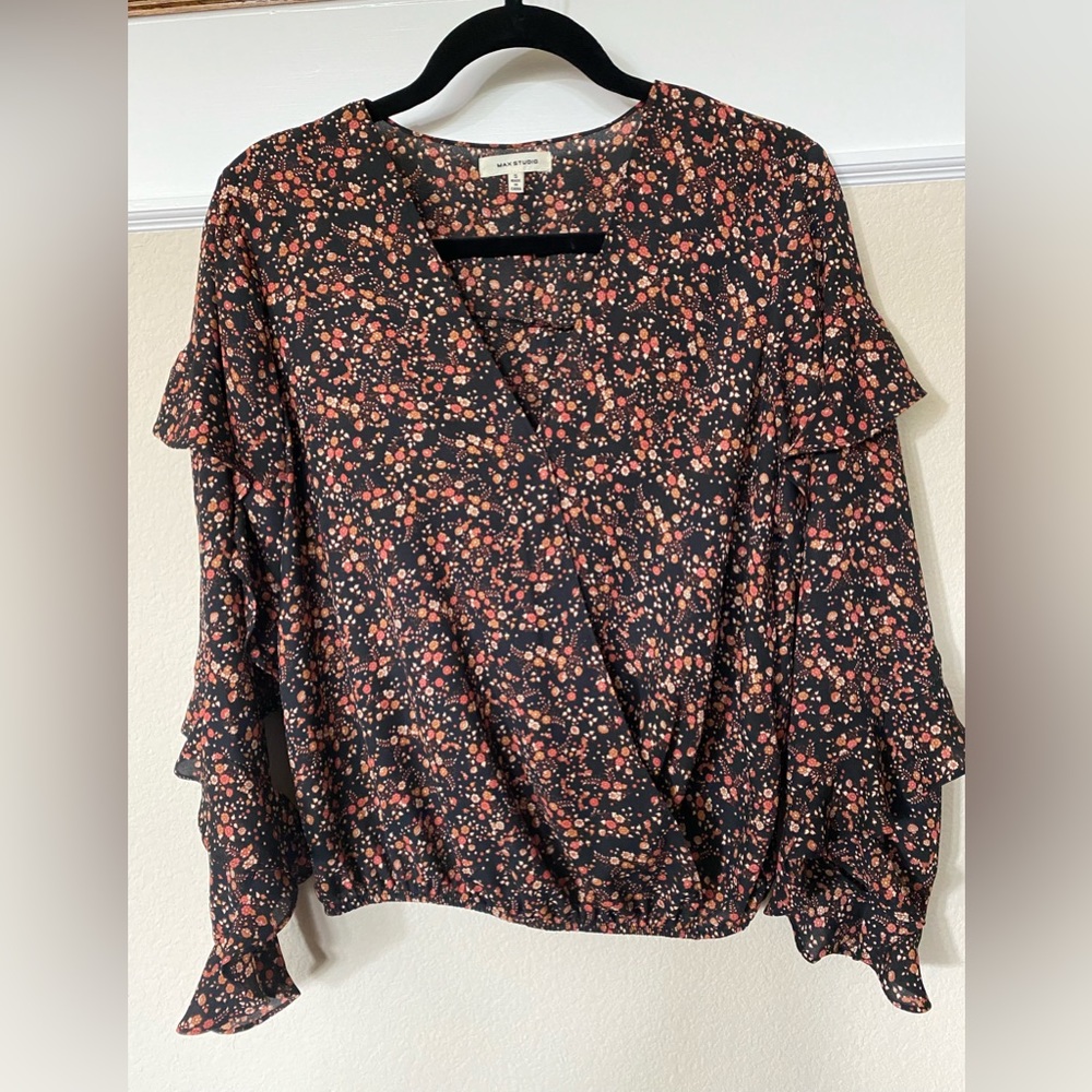 Max Studio Ruffle sleeves top